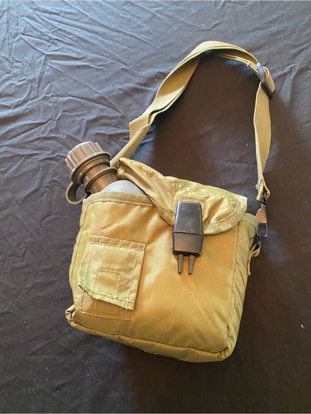 2 quart military canteen with carrying bag